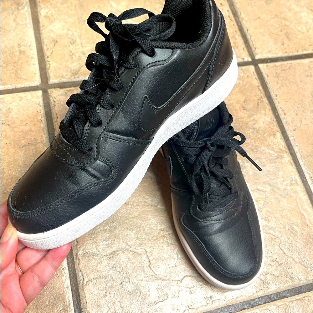 Nike Ebernon Low Black size 8 Womens